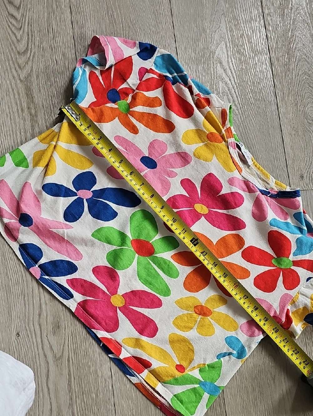 Zara Bright Floral Diagonal Seam Boxy Cropped Tee, Small - Picture 9 of 11